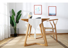 Load image into Gallery viewer, Simple Tassel Table Runner